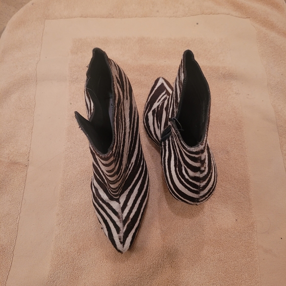 Steve Madden Zebra booties - Picture 5 of 12
